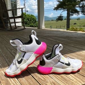 Nike React Hyperset SE - Size Women’s 8.5 / Men’s 7